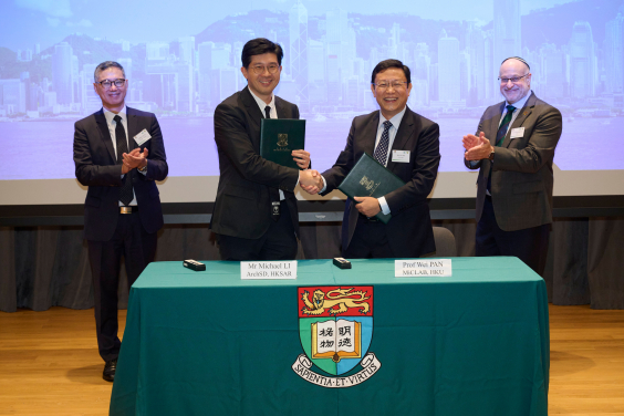 Wtnessed by Ir Ricky LAU, Permanent Secretary for Development (Works), and Professor David Srolovitz, Dean of Engineering of HKU, Director of MiCLab Professor Wei PAN (right) and Mr Michael LI, Deputy Director of Architectural Services of HKSAR Government jointly sign the Memorandum of Understanding to strengthen the Government-University collaboration on exploring opportunities to develop and promote the effective use of MiC and to support the research and development of MiC in Hong Kong and the Greater Bay Area, followed by the launch of a study on MiC safe lifting supported by the Development Bureau